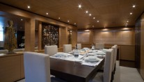 Motor Yacht BLUE SCORPION - Dining Table